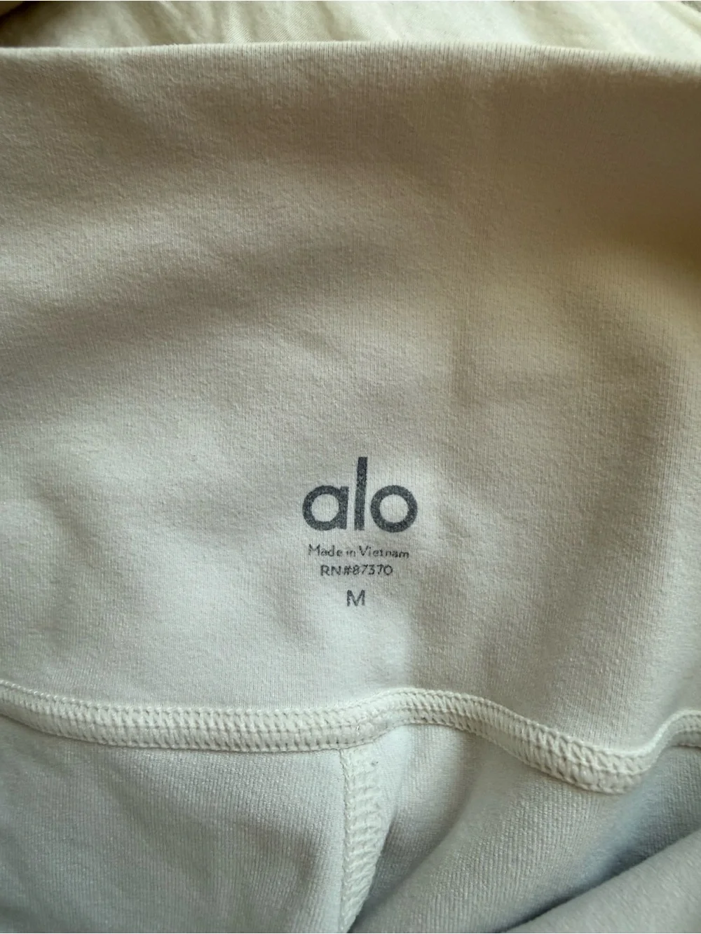 Alo Yoga White High-Waisted Leggings – Excellent Condition